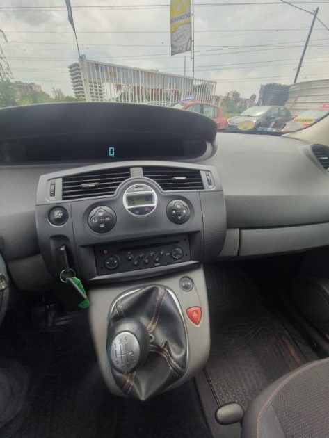 RENAULT Scénic HH-078-WQ - II 1.9 dCi 130cv