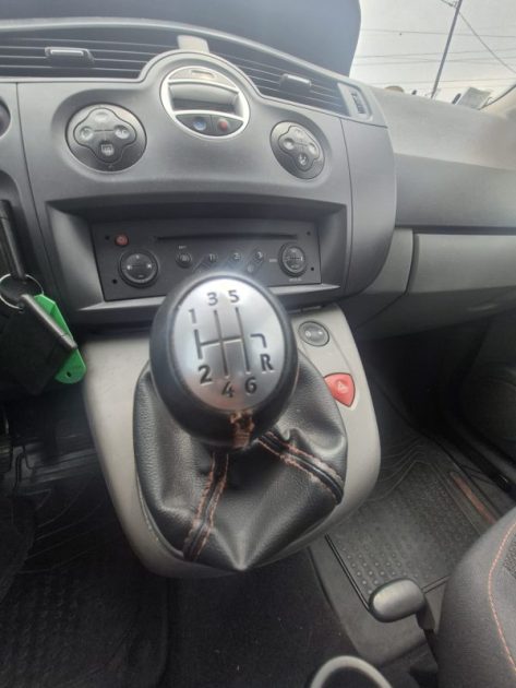 RENAULT Scénic HH-078-WQ - II 1.9 dCi 130cv