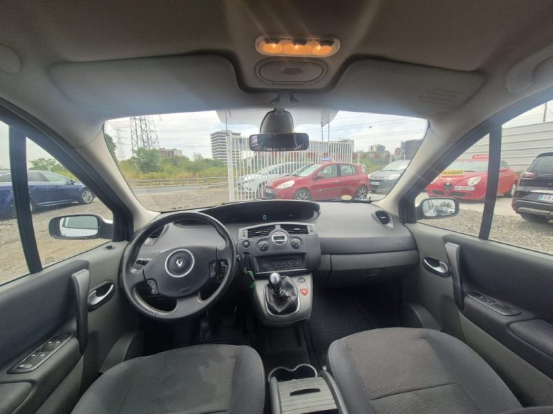 RENAULT Scénic HH-078-WQ - II 1.9 dCi 130cv