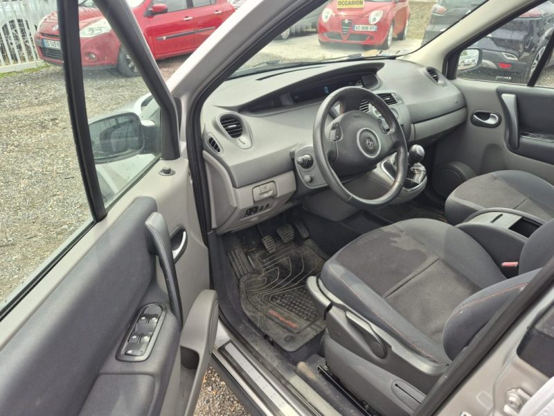 RENAULT Scénic HH-078-WQ - II 1.9 dCi 130cv
