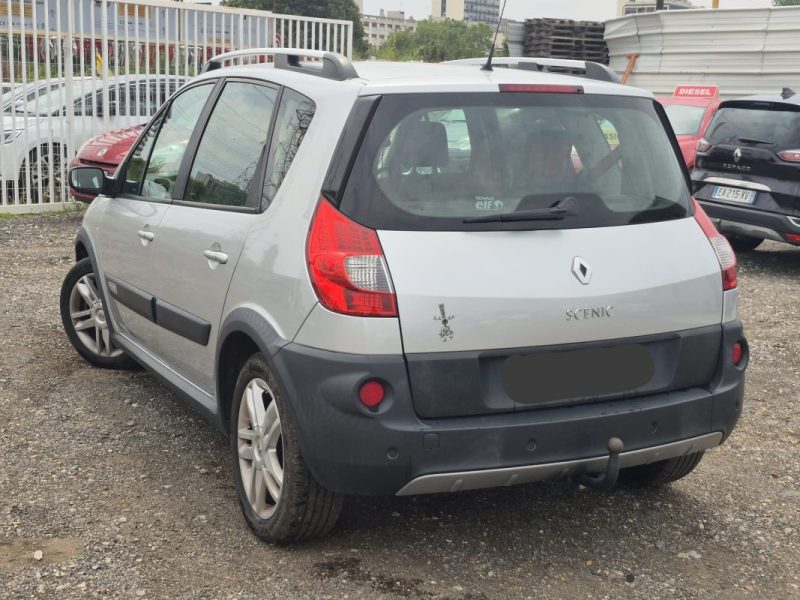RENAULT Scénic HH-078-WQ - II 1.9 dCi 130cv
