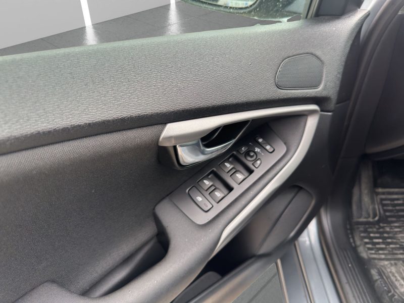 VOLVO V40 2.0L D 120CH.