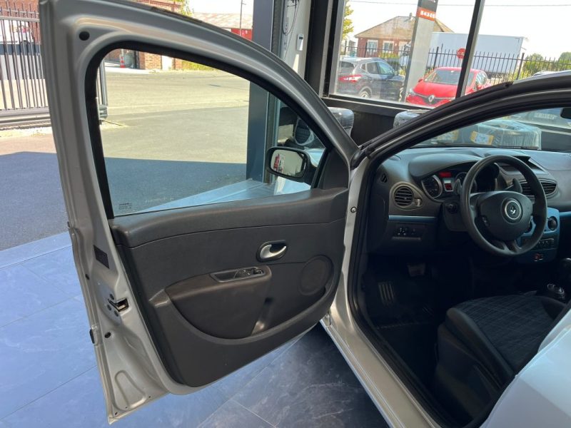 🚗 RENAULT CLIO III 1.5 DCI 85ch ⚙️ 🕹️ Boîte automatique