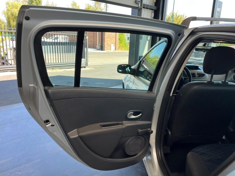 🚗 RENAULT CLIO III 1.5 DCI 85ch ⚙️ 🕹️ Boîte automatique