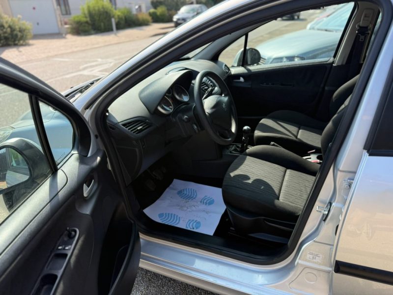 Peugeot 207 1.4E 75Ch Urban - 85 265 km