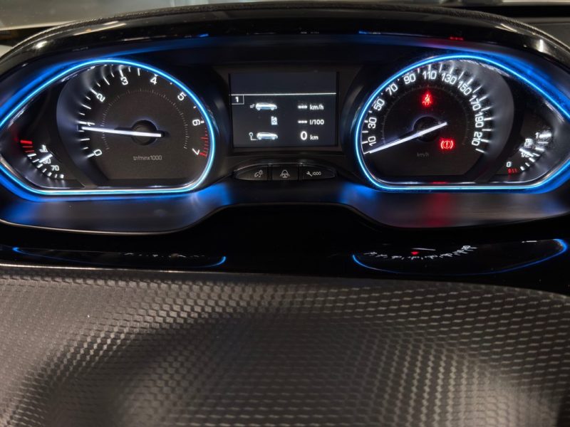 PEUGEOT 2008 1.2 PURE TECH 82 Cv ALLURE - CAMERA / GPS CARPLAY / REGULATEUR - GARANTIE 12 MOIS