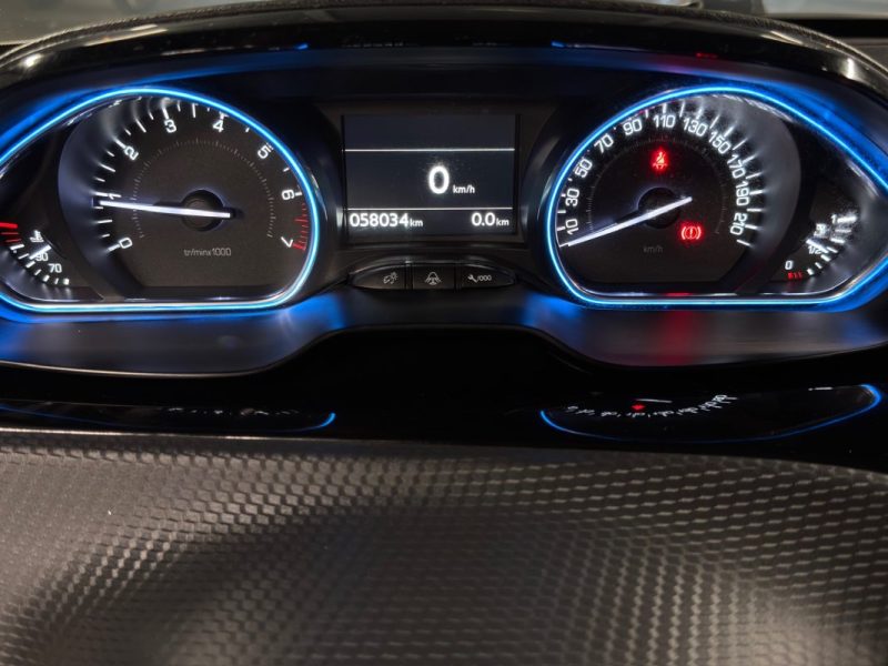 PEUGEOT 2008 1.2 PURE TECH 82 Cv ALLURE - CAMERA / GPS CARPLAY / REGULATEUR - GARANTIE 12 MOIS