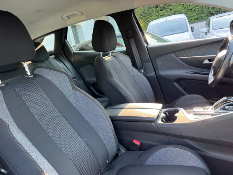 PEUGEOT 3008 II BLUE HDI 130cv EAT8 / PHASE 2 / 2022 / 1ERE MAIN 