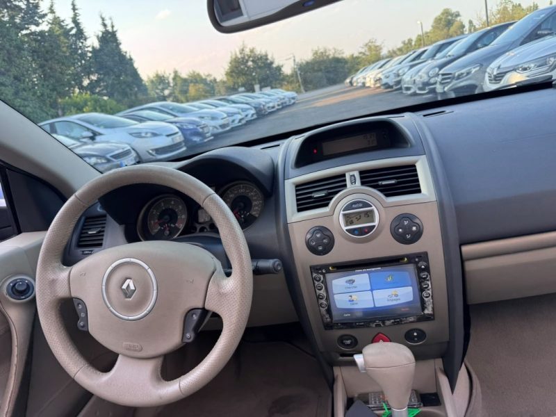 RENAULT MEGANE CC 1.6i 110cv Boite Auto  PHASE 2 / XENON / LUXE PRIVILEGE