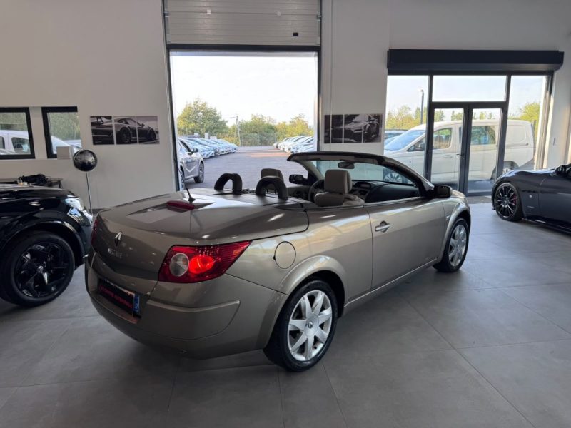 RENAULT MEGANE CC 1.6i 110cv Boite Auto  PHASE 2 / XENON / LUXE PRIVILEGE