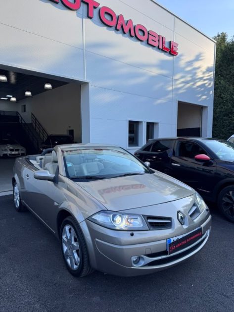 RENAULT MEGANE CC 1.6i 110cv Boite Auto  PHASE 2 / XENON / LUXE PRIVILEGE