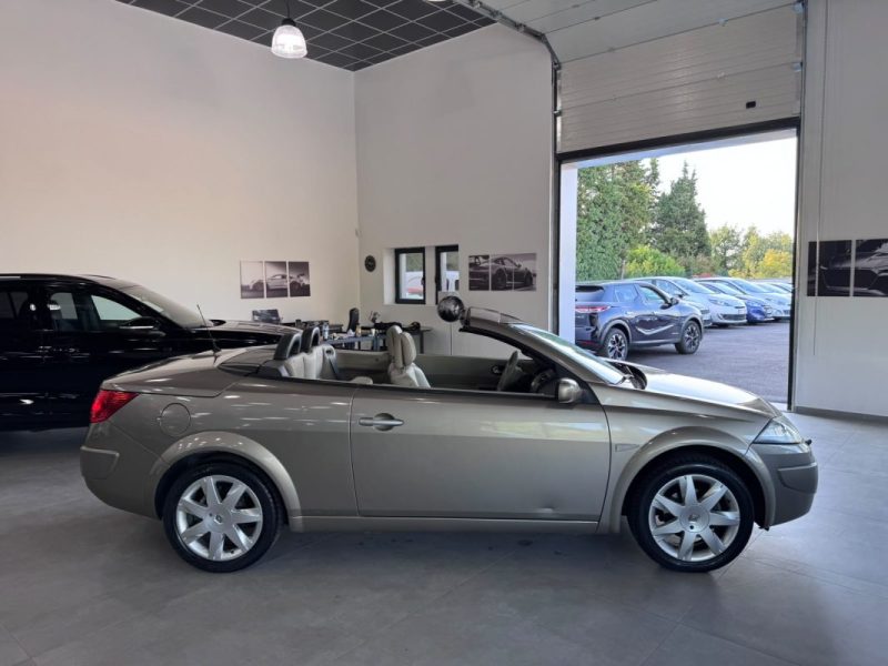 RENAULT MEGANE CC 1.6i 110cv Boite Auto  PHASE 2 / XENON / LUXE PRIVILEGE