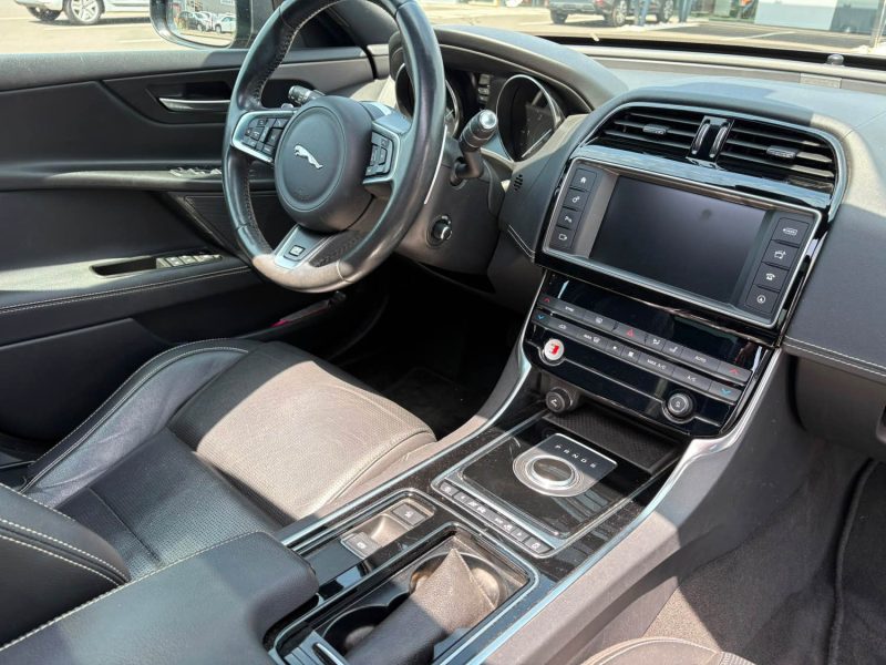 JAGUAR XE 2.0L D 180 R-SPORT 2018 - Garantie 12 mois -