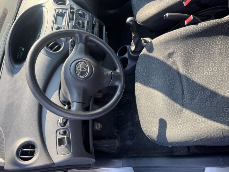 TOYOTA YARIS 75D-4D LINEA TERRA 2004