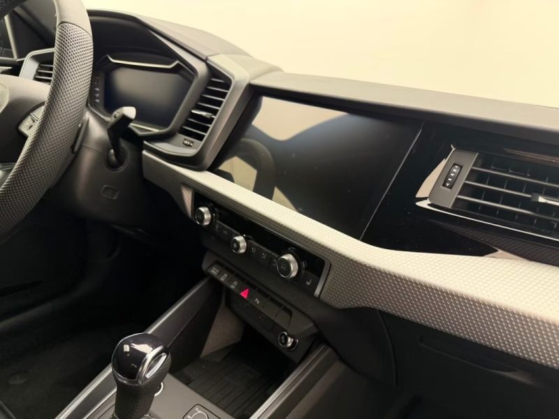 AUDI A1 SPORTBACK 40 TFSI S TRONIC S LINE – JANTES 18\" – CAMÉRA – ACC 2025