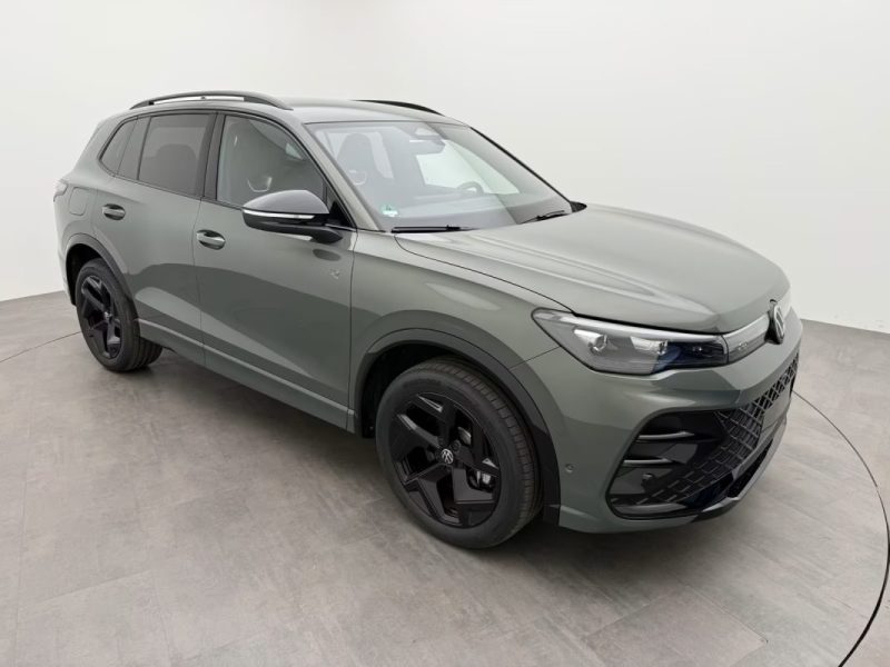 VOLKSWAGEN TIGUAN 1.5 EHYBRID DSG R-LINE – BLACK STYLE – DCC – CAMÉRA 360° – ATTELAGE 2024