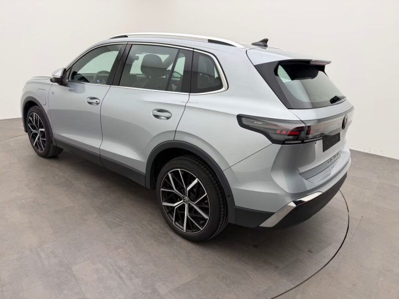 VOLKSWAGEN TIGUAN 1.5 EHYBRID DSG ELEGANCE – PACK DARK – TOIT PANORAMIQUE – IQ.LIGHT HD – CAMÉRA 360° – ATTELAGE 2025