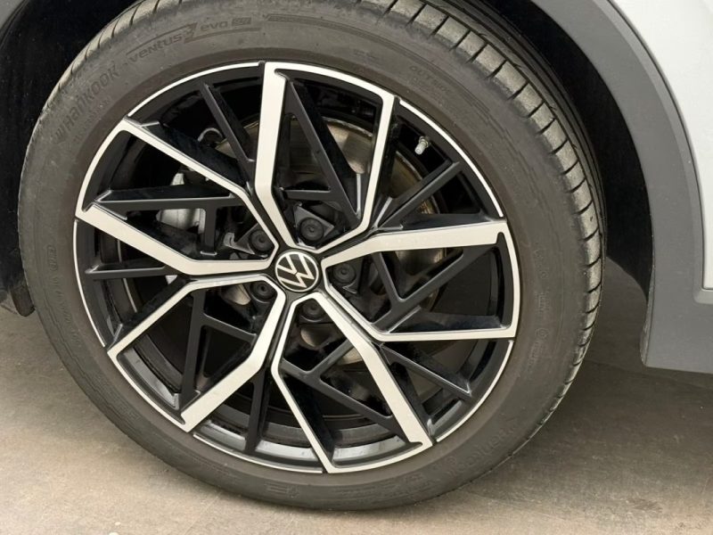 VOLKSWAGEN TIGUAN 1.5 EHYBRID DSG ELEGANCE – PACK DARK – TOIT PANORAMIQUE – IQ.LIGHT HD – CAMÉRA 360° – ATTELAGE 2025