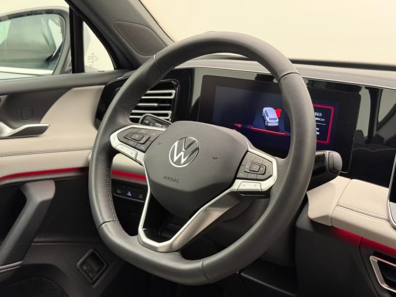 VOLKSWAGEN TIGUAN 1.5 EHYBRID DSG ELEGANCE – PACK DARK – TOIT PANORAMIQUE – IQ.LIGHT HD – CAMÉRA 360° – ATTELAGE 2025