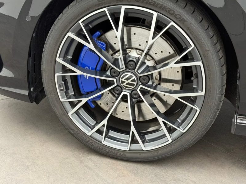 VOLKSWAGEN GOLF 8 R PERFORMANCE 2.0 TSI DSG 4MOTION 333 CH – DCC – HARMAN KARDON – MATRIX LED – CAMÉRA 360° 2026