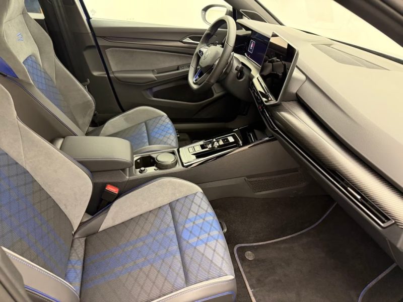 VOLKSWAGEN GOLF 8 PHASE 2 R 2.0 TSI DSG 4MOTION 333 CH – PANO – DCC – MATRIX LED – CAMÉRA 360° 2025