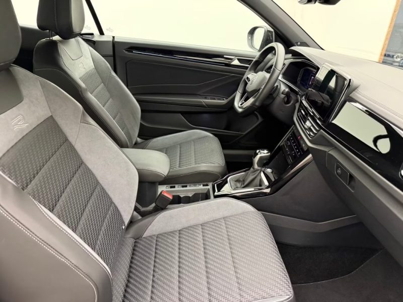 VOLKSWAGEN T-ROC CABRIOLET 1.5 TSI DSG R-LINE BLACK STYLE – DCC – MATRIX LED – BEATS – CAMÉRA 2023