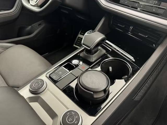 VOLKSWAGEN TOUAREG V6 TDI DSG 4MOTION R-LINE – SUSPENSIONS PNEUMATIQUES – ATTELAGE 2021