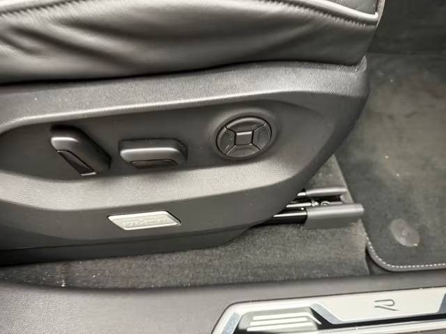 VOLKSWAGEN TOUAREG V6 TDI DSG 4MOTION R-LINE – SUSPENSIONS PNEUMATIQUES – ATTELAGE 2021