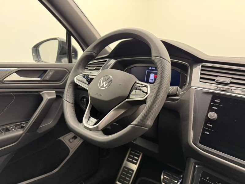 VOLKSWAGEN TIGUAN ALLSPACE 2.0 TDI DSG 4MOTION R-LINE 7 PLACES – ATTELAGE – CAMÉRA – DIGITAL COCKPIT 2025