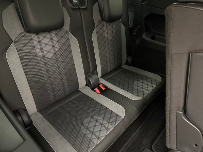 VOLKSWAGEN TIGUAN ALLSPACE 2.0 TDI DSG 4MOTION R-LINE 7 PLACES – ATTELAGE – CAMÉRA – DIGITAL COCKPIT 2025