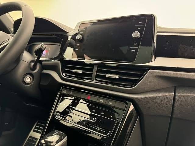 VOLKSWAGEN T-ROC 1.5 TSI DSG R-LINE NOIRSTYLE – TOIT OUVRANT – BEATS – IQ.LIGHT – ACC 2024