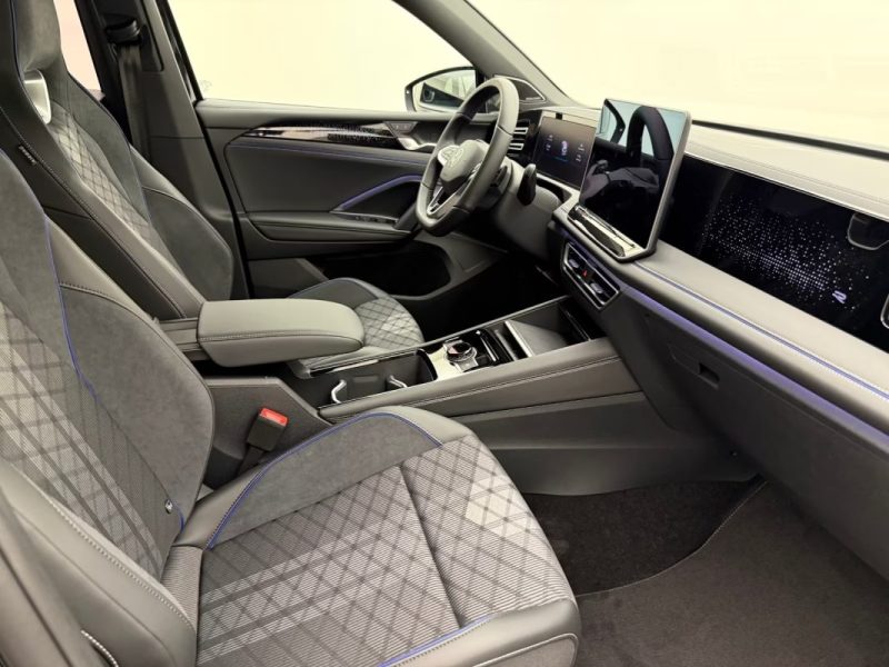 VOLKSWAGEN TIGUAN 2.0 TDI DSG 4MOTION R-LINE NOIRSTYLE – DCC – HARMAN KARDON – HUD 2025