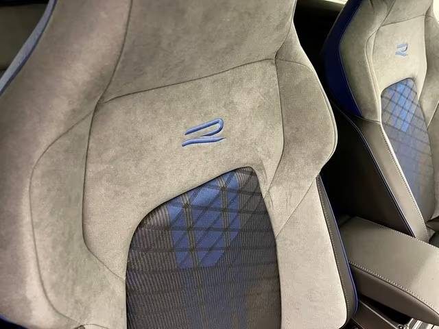 VOLKSWAGEN GOLF 8 R 2.0 TSI DSG 4MOTION R-PERFORMANCE – TOIT OUVRANT – HEAD-UP – HARMAN KARDON 2023