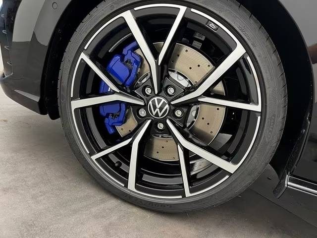 VOLKSWAGEN GOLF 8 R 2.0 TSI DSG 4MOTION R-PERFORMANCE – TOIT OUVRANT – HEAD-UP – HARMAN KARDON 2023