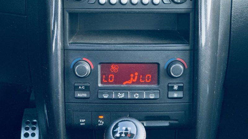PEUGEOT 207 1.6 HDI 110 EXECUTIVE TOUTES OPTIONS GARANTIE 6MOIS