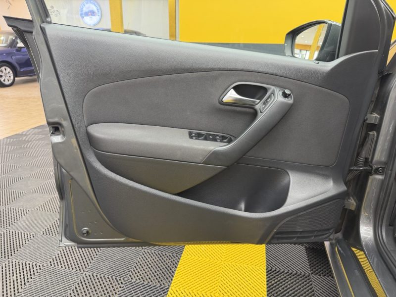 VOLKSWAGEN POLO 1.2 70 CONFORTLINE 