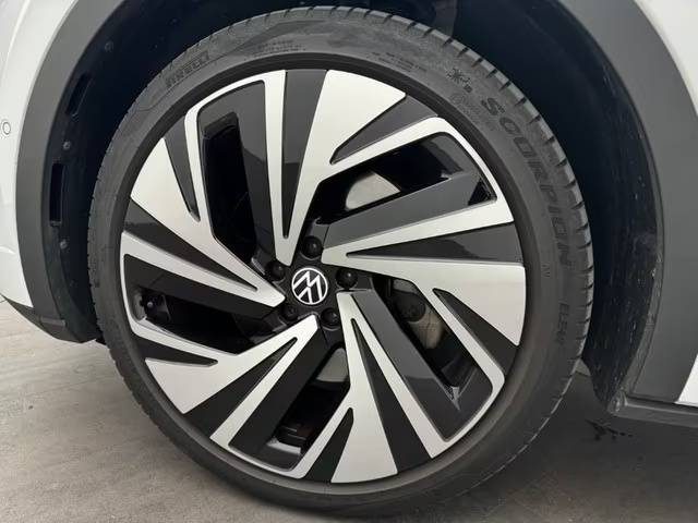 VOLKSWAGEN ID.5 PRO 77 KWH – MATRIX LED – CAMÉRA 360° – ATTELAGE – HUD 2022