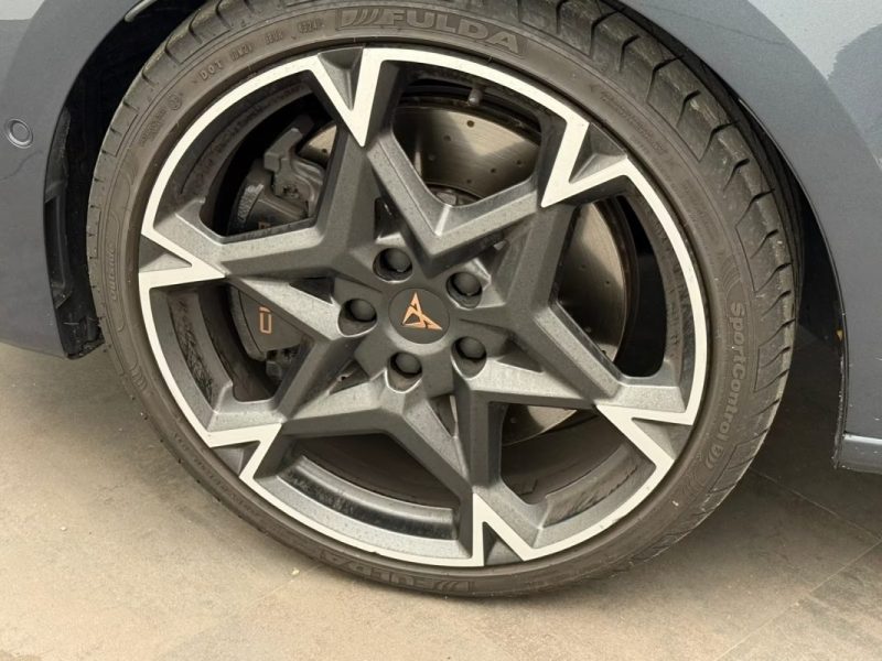 CUPRA LEON SPORTSTOURER VZ 2.0 TSI DSG 4DRIVE – DCC – PANO – ATTELAGE 2025