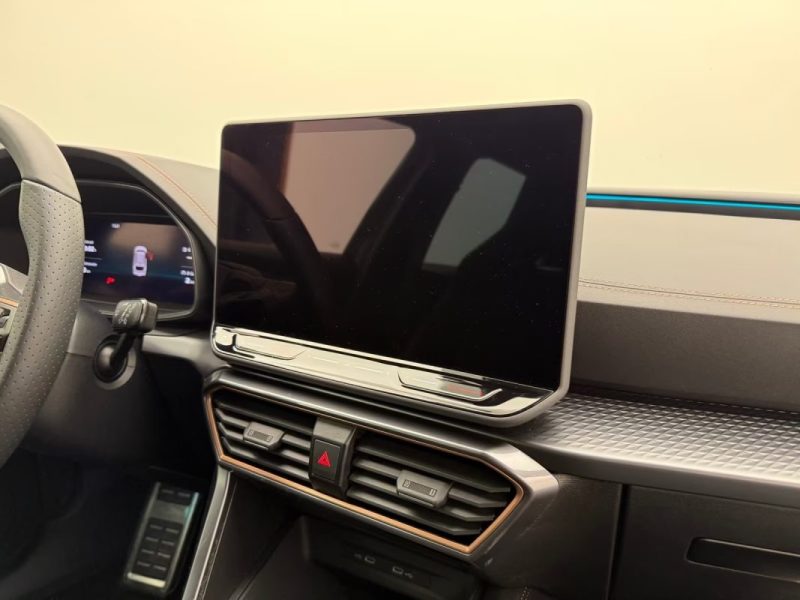 CUPRA LEON SPORTSTOURER VZ 2.0 TSI DSG 4DRIVE – DCC – PANO – ATTELAGE 2025