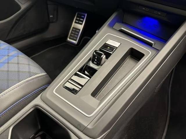VOLKSWAGEN GOLF 8 R DSG 4MOTION – PACK PERFORMANCE – DCC – IQ.LIGHT MATRIX 2021