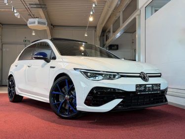 VOLKSWAGEN GOLF 2.0 TSI 4MOTION DSG R PERFORMANCE 20 ANS – ÉCHAPPEMENT AKRAPOVIC – PANO – CUIR – DCC 2023