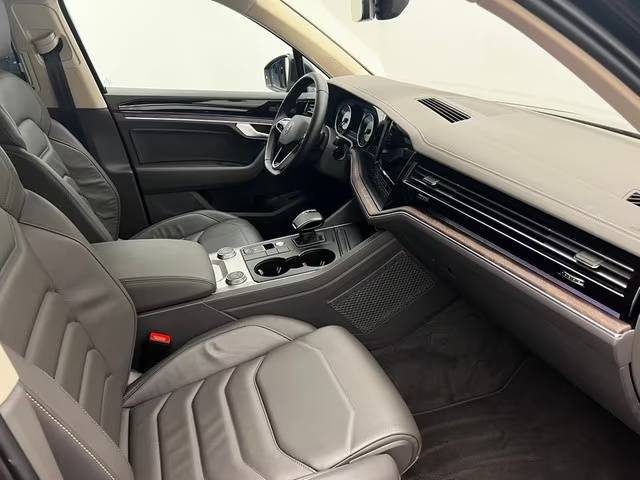 VOLKSWAGEN TOUAREG 3.0 V6 TDI 4MOTION AMBIANCE – SUSPENSION PNEUMATIQUE – CUIR – ATTELAGE – PANO – 4M 2021