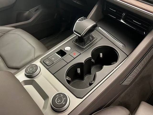VOLKSWAGEN TOUAREG 3.0 V6 TDI 4MOTION AMBIANCE – SUSPENSION PNEUMATIQUE – CUIR – ATTELAGE – PANO – 4M 2021