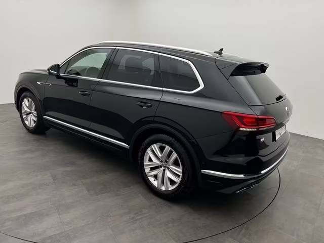 VOLKSWAGEN TOUAREG 3.0 V6 TDI 4MOTION AMBIANCE – SUSPENSION PNEUMATIQUE – CUIR – ATTELAGE – PANO – 4M 2021