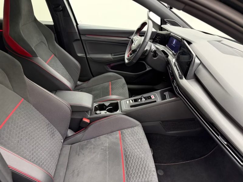 VOLKSWAGEN GOLF GTI CLUBSPORT TSI DSG – PANO – HARMAN KARDON – AFFICHAGE TÊTE HAUTE – JANTES 19\" 2023