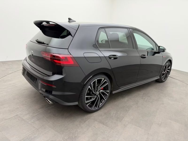 VOLKSWAGEN GOLF GTI CLUBSPORT TSI DSG – PANO – HARMAN KARDON – AFFICHAGE TÊTE HAUTE – JANTES 19\" 2023