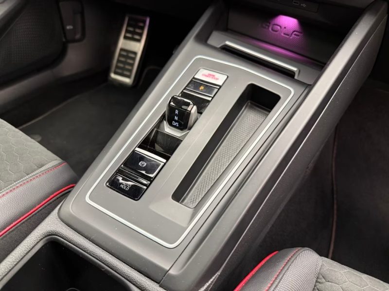 VOLKSWAGEN GOLF GTI CLUBSPORT TSI DSG – PANO – HARMAN KARDON – AFFICHAGE TÊTE HAUTE – JANTES 19\" 2023