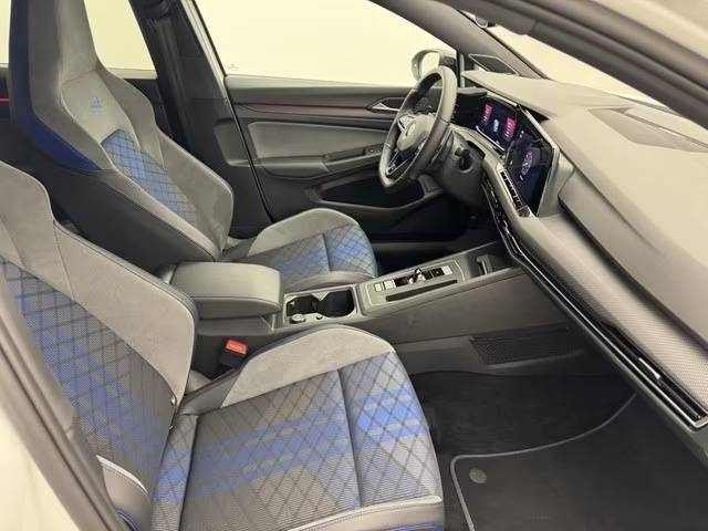 VOLKSWAGEN GOLF 8 R TSI DSG 4MOTION – ÉCHAPPEMENT AKRAPOVIC TITANE – HARMAN KARDON – DISCOVER PRO – BLACK STYLE 2022