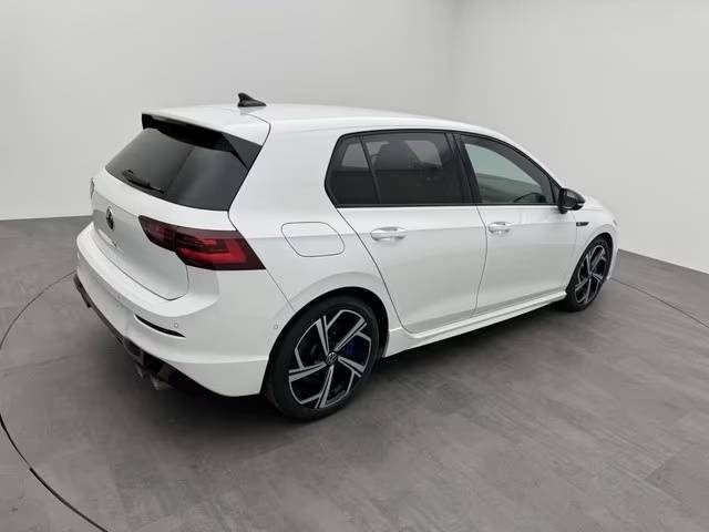 VOLKSWAGEN GOLF 8 R TSI DSG 4MOTION – ÉCHAPPEMENT AKRAPOVIC TITANE – HARMAN KARDON – DISCOVER PRO – BLACK STYLE 2022