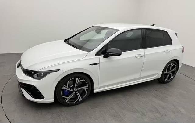 VOLKSWAGEN GOLF 8 R TSI DSG 4MOTION – ÉCHAPPEMENT AKRAPOVIC TITANE – HARMAN KARDON – DISCOVER PRO – BLACK STYLE 2022